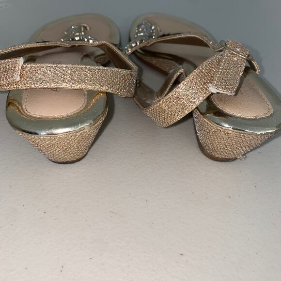 Andiamo Gold Leaf Rhinestone Sparkle Kitten Heeled Wedge Sandals Shoes 8.5 8 1/2 - Picture 4 of 4